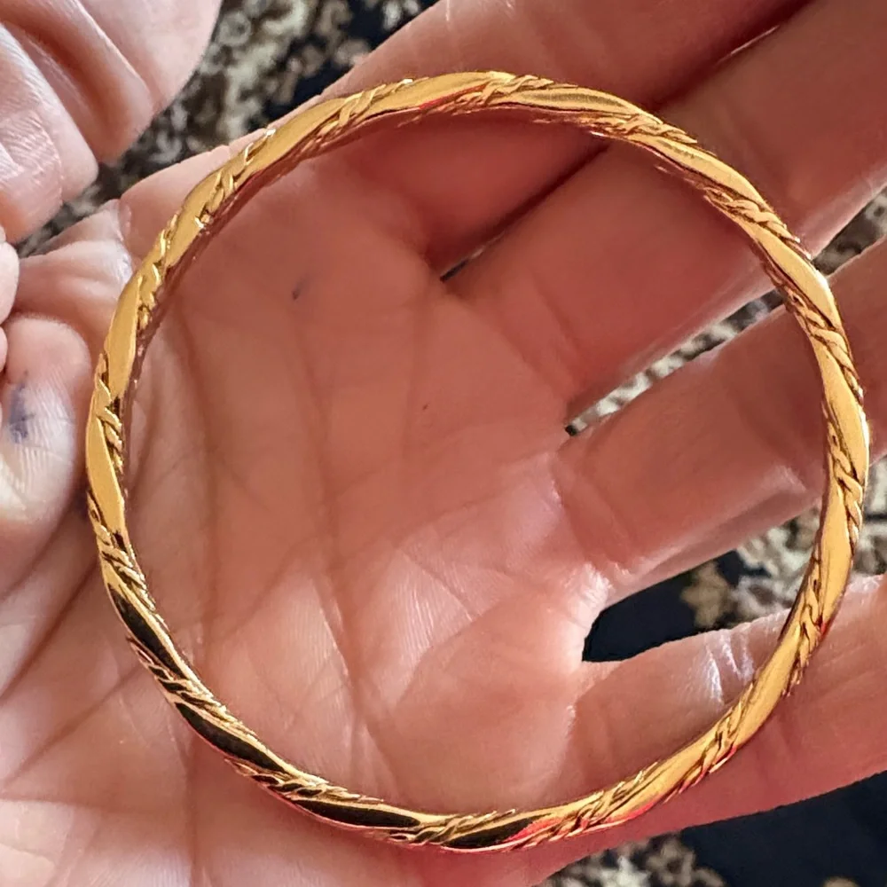 MONET VINTAGE GOLD-TONE BRAIDED TWISTED SIZE 7.5" BANGLE BRACELET - Picture 4 of 9